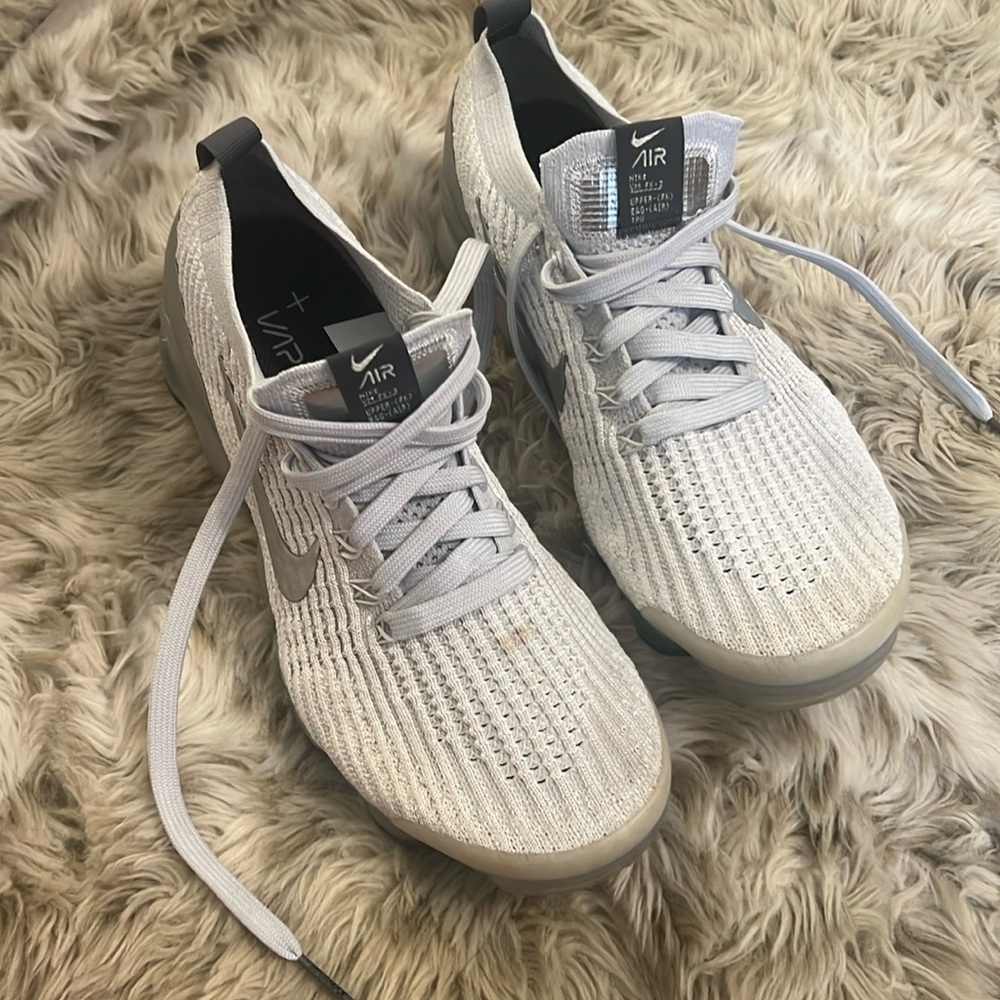 worn air vapor max Nikes